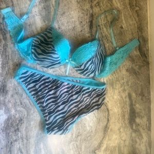 Marilyn B Bra & Panty Set…